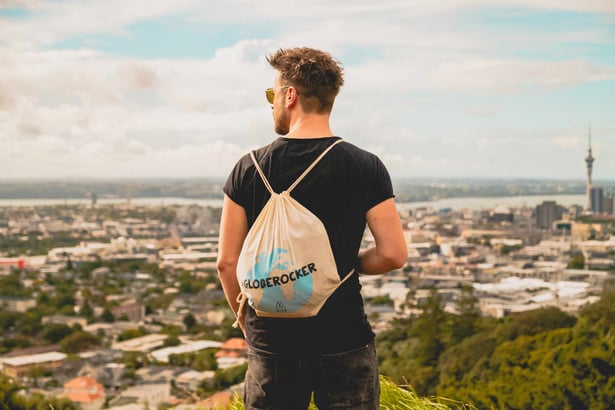 AIFS-Auslandspraktikum-Neuseeland-skyline-aussicht-person-stadt-auckland