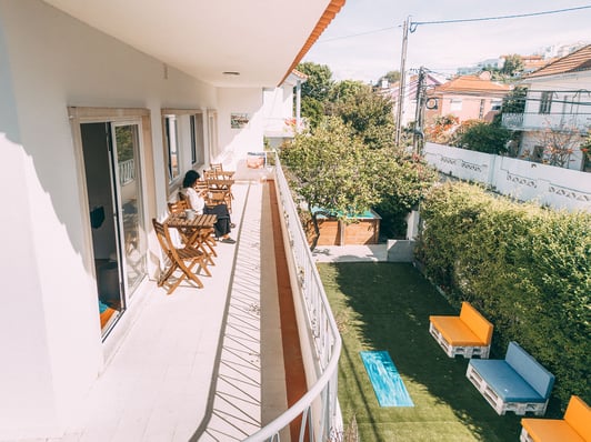AIFS-Surfkurs-Portugal-Unterkunft-Gotadagua-Balkon-Garten