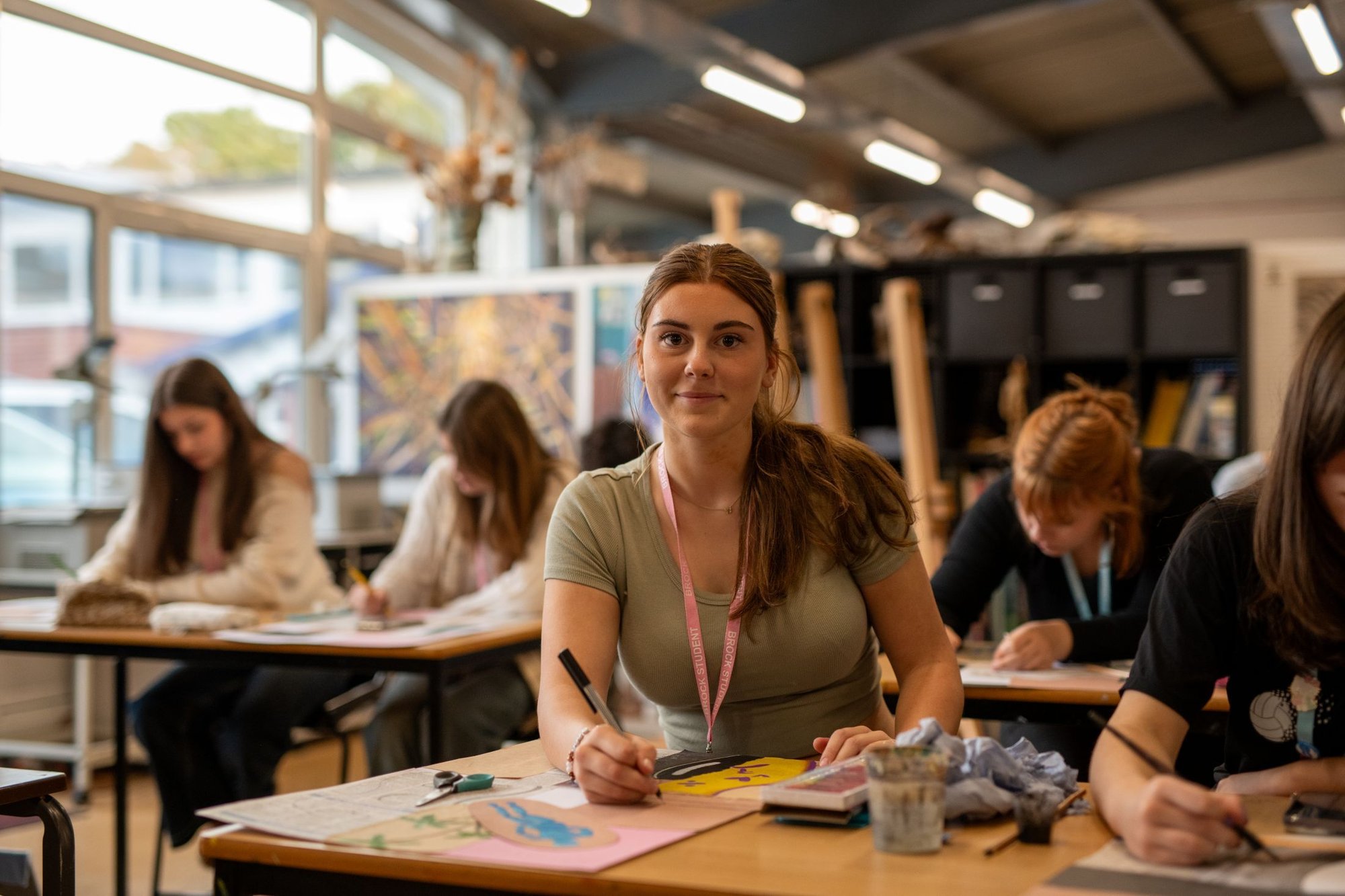 Schülerinnen und Schüler des Brockenhurst College in England mit AIFS