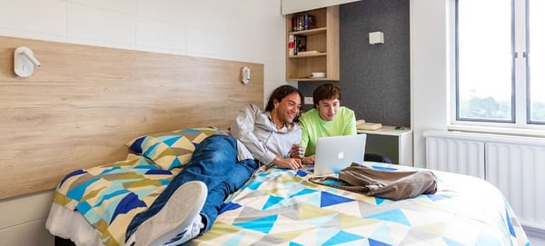 Die Unterkunft Park Towers bei der AIFS Sprachreise nach Neuseeland: Bett