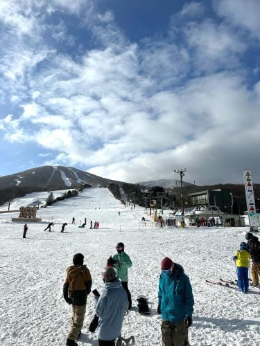 Eine Skipiste beim AIFS Winter Work in Japan Programm