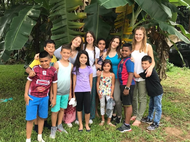 Childcare Gruppe beim Freiwilligenprojekt in Costa Rica mit AIFS