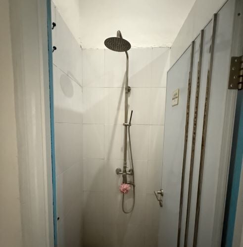 Dusche in der Unterkunft bei der Freiwilligenarbeit in Bali mit AIFS