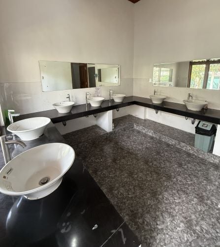 Badezimmer in der Unterkunft bei der Freiwilligenarbeit in Bali mit AIFS