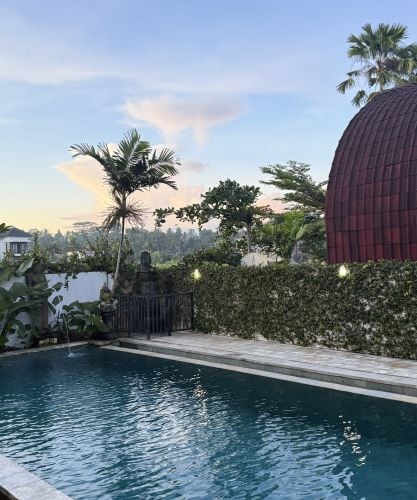 Pool im Garten in der Unterkunft bei der Freiwilligenarbeit in Bali mit AIFS