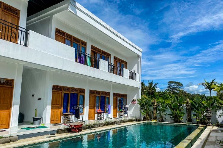 Pool in der Unterkunft bei der Freiwilligenarbeit in Bali mit AIFS