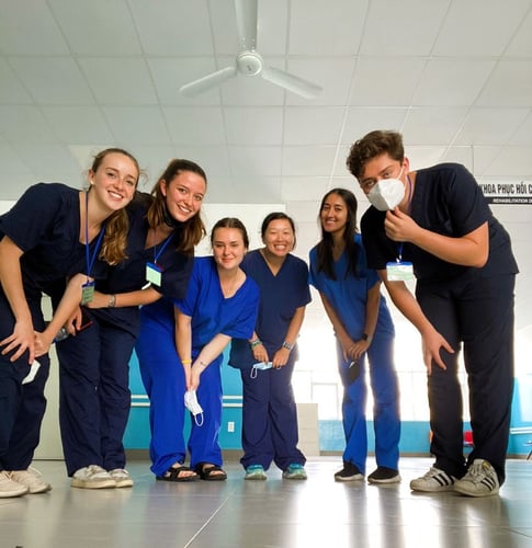 Gruppenfoto beim Medical Freiwilligenprojekt in Vietnam