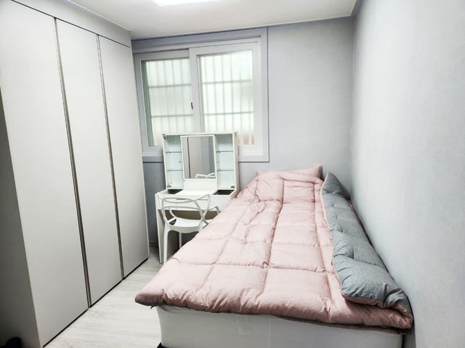 Ein Schlafzimmer bei einer Gastfamilie bei der Sprachreise in Südkorea mit AIFS