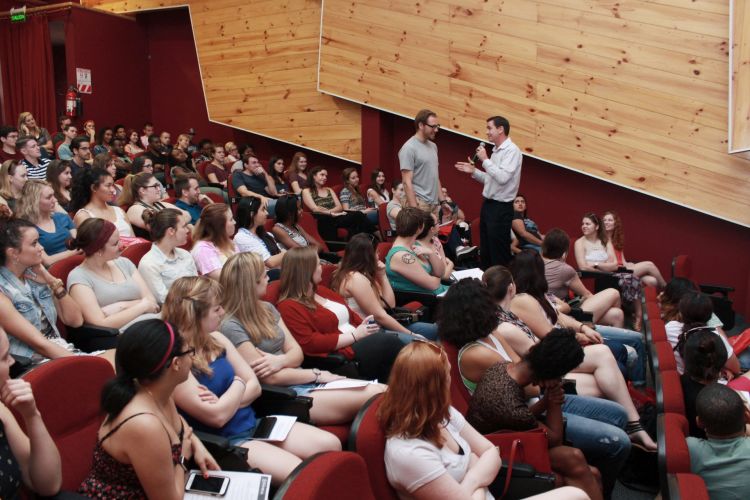 aifs-ugc-studieren-in-costa-rica-hörsaal