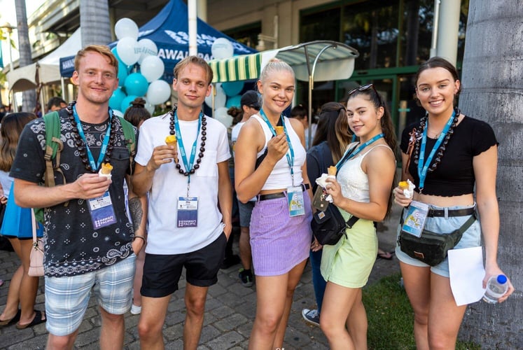Personen studieren in Hawaii mit AIFS