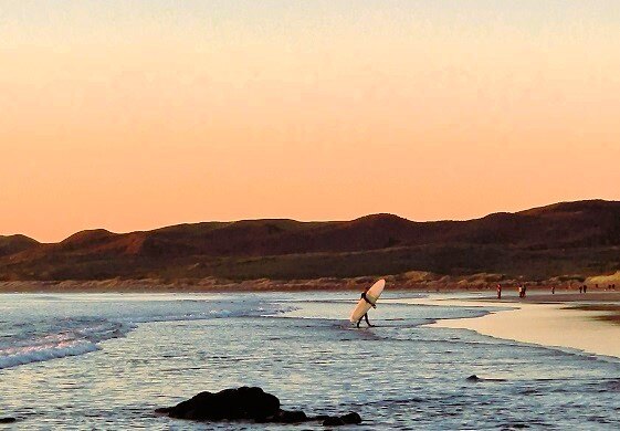 aifs-surfcamp-neuseeland-raglan-ugc-erfahrungen-franziskah-@fancyfranzi2-surfen-meer-1