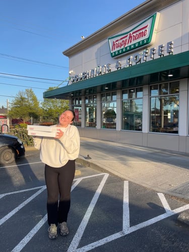 aifs-work-and-travel-kanada-person-donuts-ugc-xeniat-@xeniastraveldiary