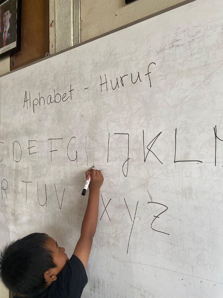 ugc-Freiwilligenarbeit-bali-Saral-kinder