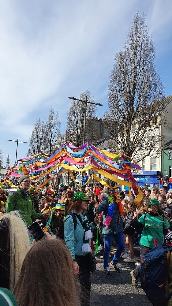 aifs-freiwilligenarbeit-irland-erfahrungen-pia-charity-shop-kultur