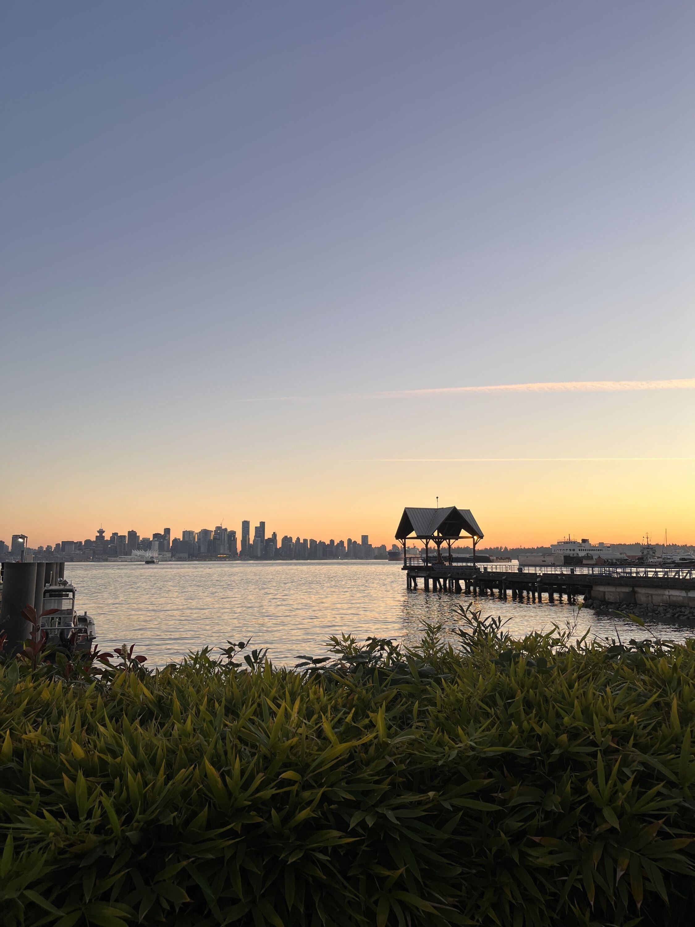 ugc-work-and-travel-kanada-jamyw-skyline-steeg-see