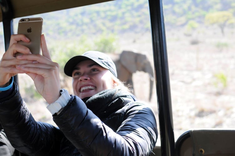 Mache ein Selfie mit Elefanten in Südafrika mit AIFS