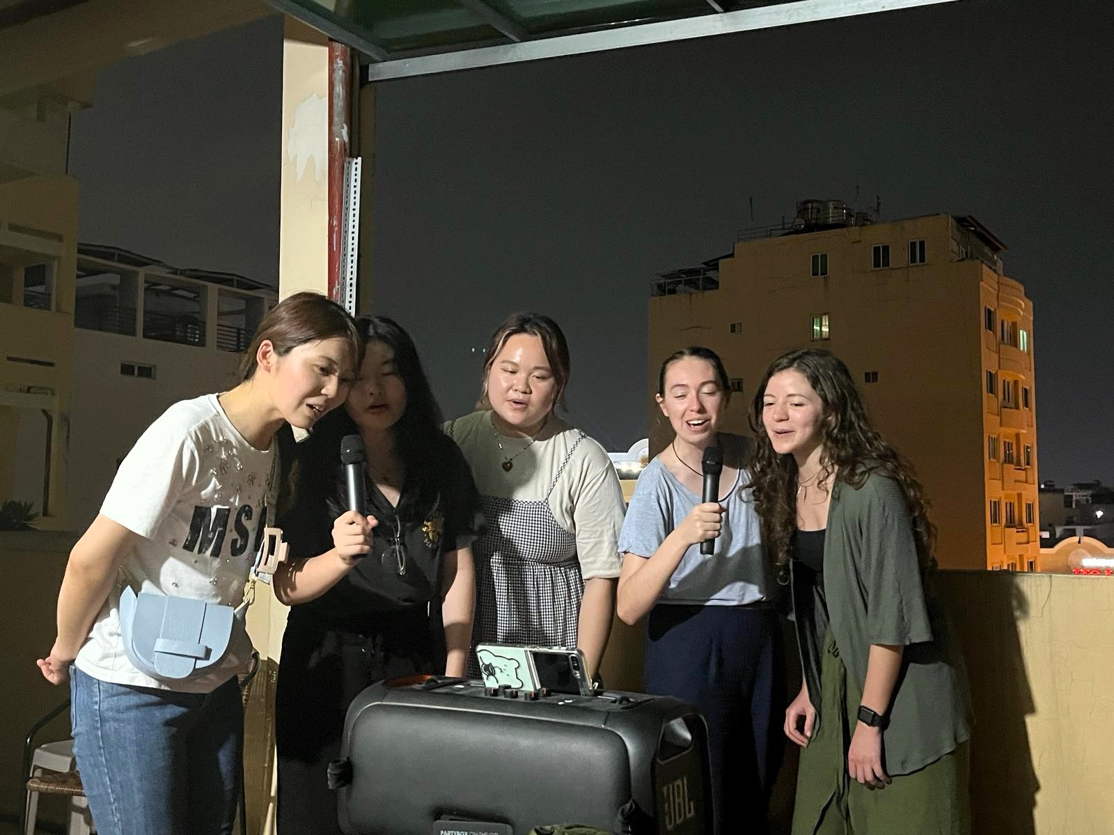 Karaoke in Ho Chi Minh mit AIFS