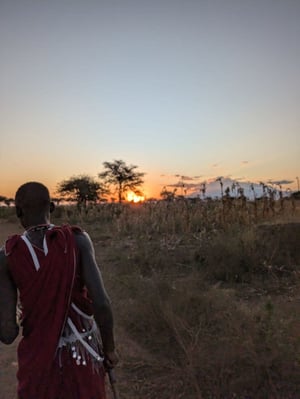 aifs-adventure-trips-northern-tanzania-explorer-ugc-verenam-person-sonnenuntergang