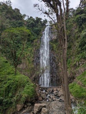 aifs-adventure-trips-northern-tanzania-explorer-ugc-verenam-wasserfall