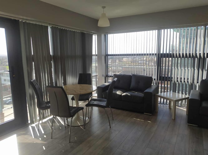 aifs-auslandspraktikum-irland-wohnzimmer-residence-standard-partnerfotos
