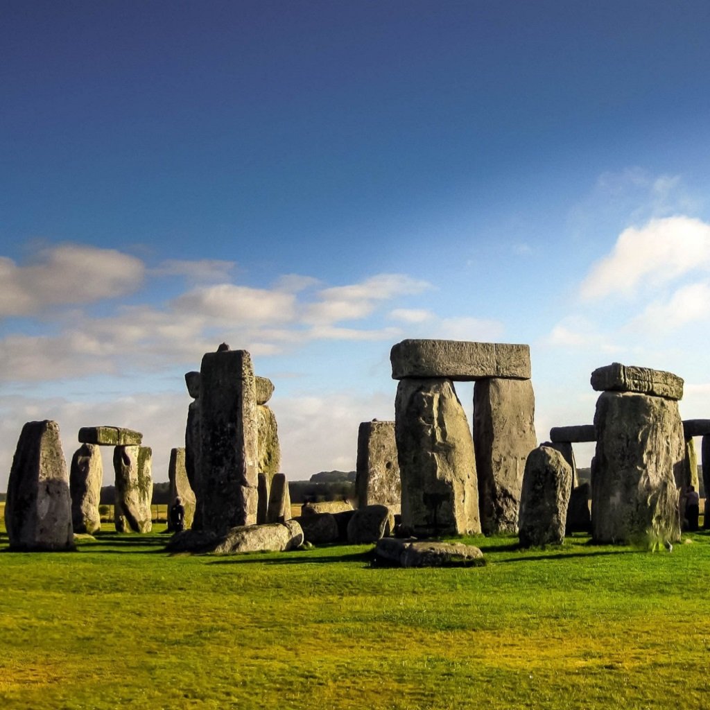 aifs-england-stonehenge-quadratisch-1024x1024