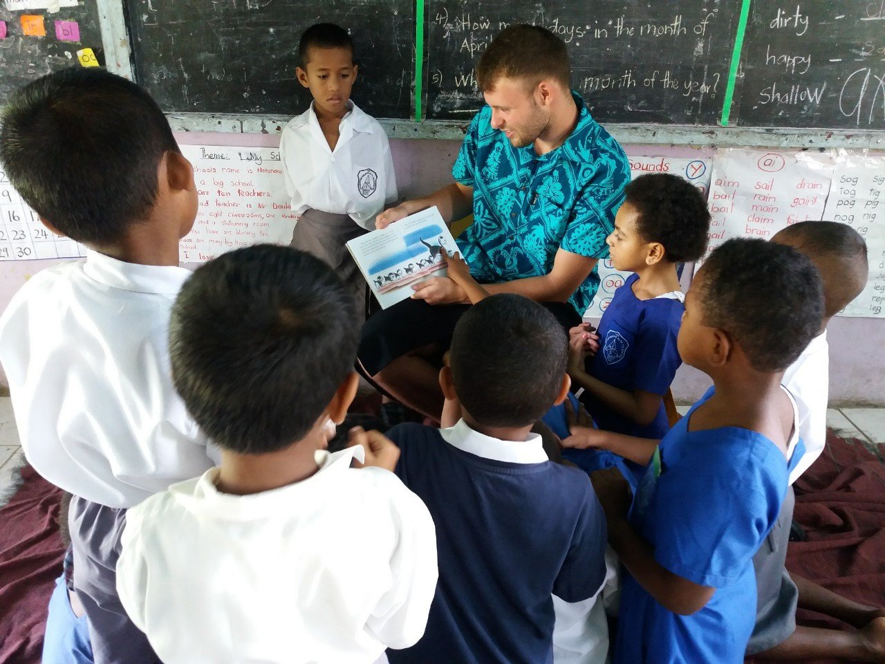 aifs-freiwilligenarbeit-fidschi-teaching-schule-kinder-person-1