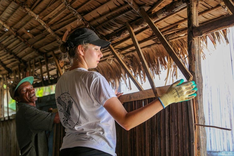 aifs-freiwilligenarbeit-madagaskar-personen-renovation-bauarbeiten-2