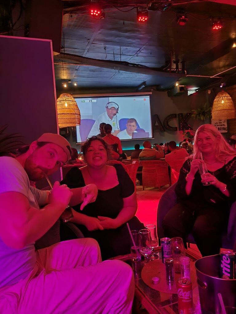aifs-freiwilligenarbeit-südafrika-ugc-lenam-personen-bar