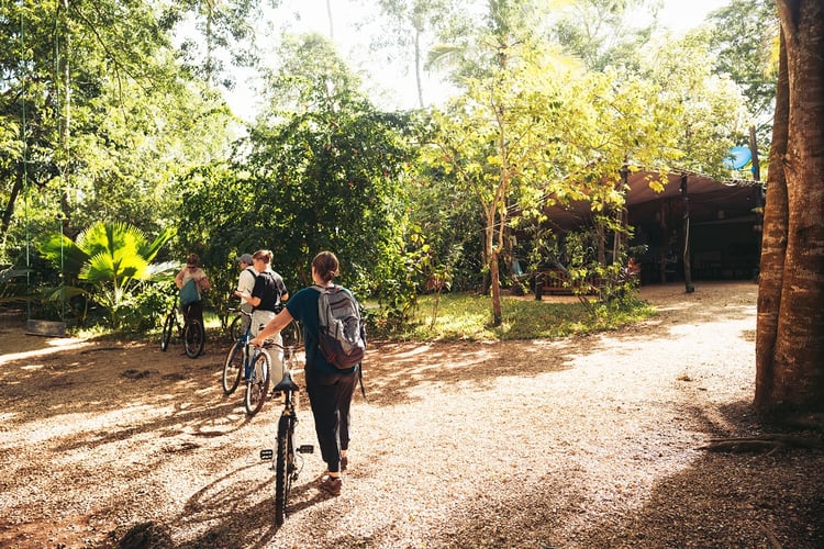 aifs-freiwilligenarbeit-sansibar-fahrrad-unterkunft-personen