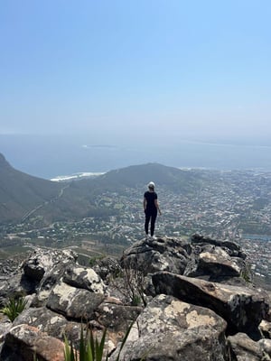 aifs-freiwilligenarbeit-suedafrika-teaching-allyb-ugc-person-berg-@ally.brn