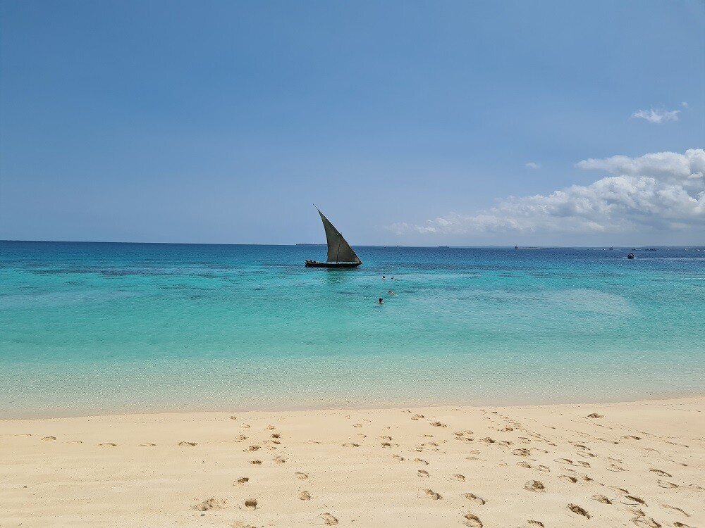 aifs-freiwilligenarbeit-tansania-erfahrungen-vincent-meer-strand