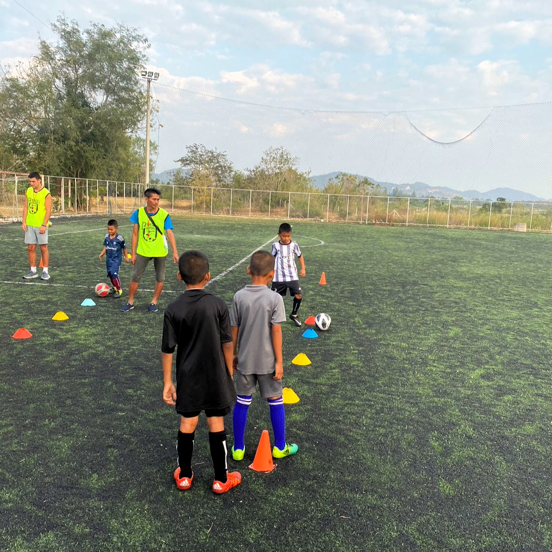 aifs-freiwilligenprojekt-thailand-sportscoaching-kinder-fussball