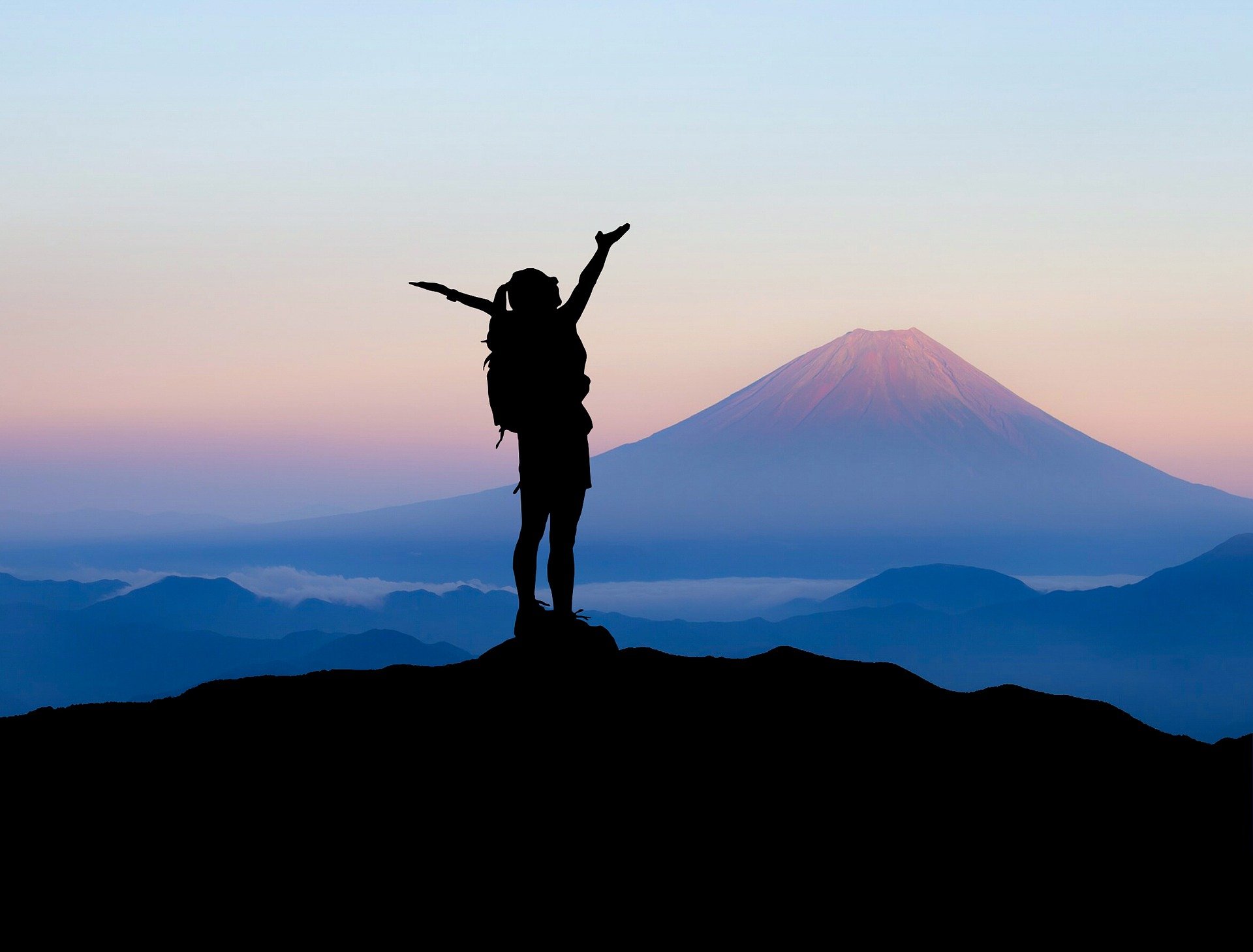 aifs-japan-adventure-trip-person-berg-wandern