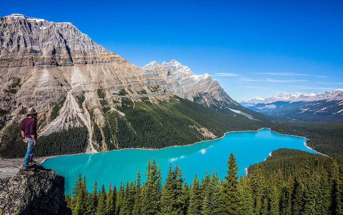 aifs-kanada-work-and-travel-natur-person-berge-gerbirge-panorama-ausblick-see-wald-program-carousel-668x1000