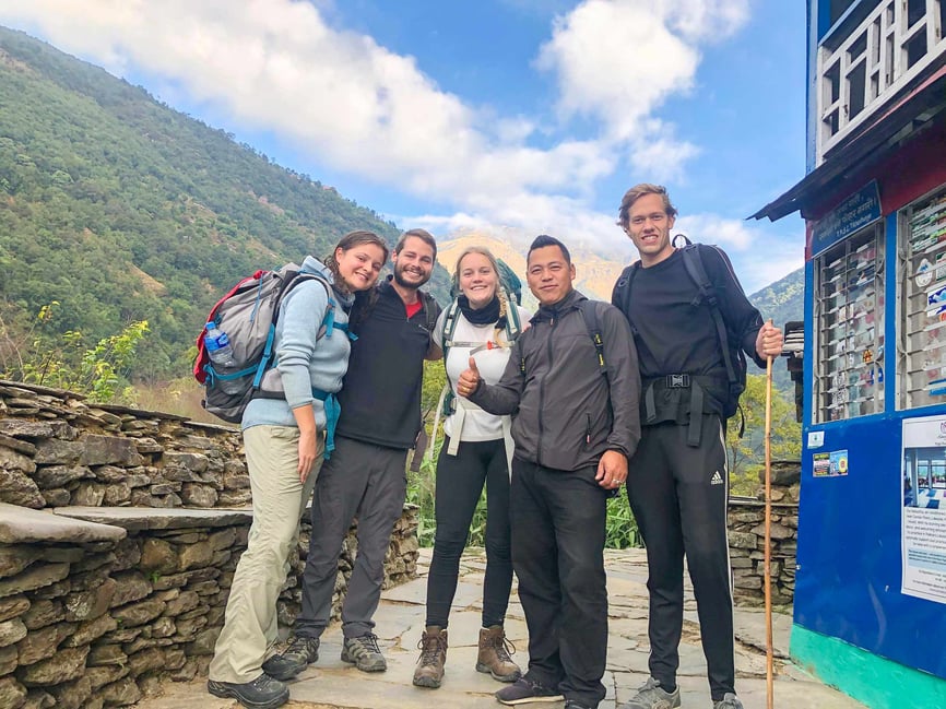aifs-nepal-freiwilligenarbeit-freizeitwochen-village-trekking-week-personen-dorf-village