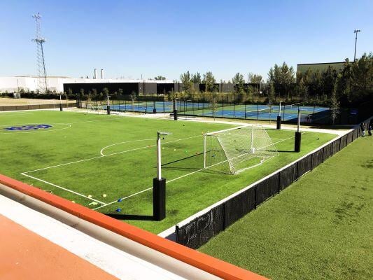aifs-schüleraustausch-usa-divine-savior-academy-sportplatz-1
