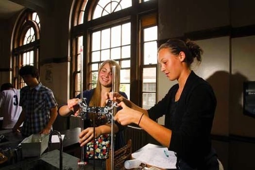 aifs-schüleraustausch-usa-john-bapst-high-school-bangor-partnerfotos-schülerinnen-kurs