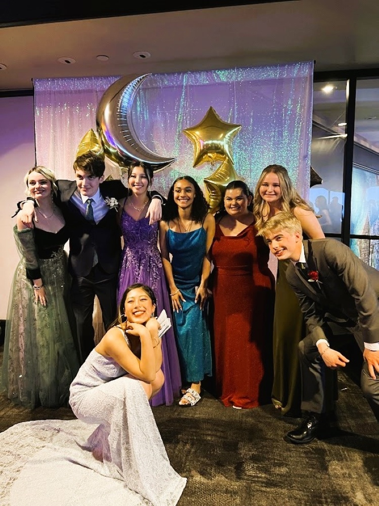 aifs-schüleraustausch-usa-kennedy-catholic-high-school-partnerfotos-prom-groß