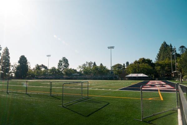aifs-schüleraustausch-usa-maranatha-high-school-fotos-nico-sportplatz