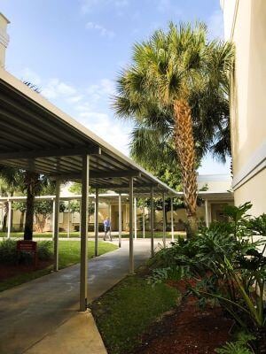 aifs-schüleraustausch-usa-private-kings-academy-außenbereich (2)