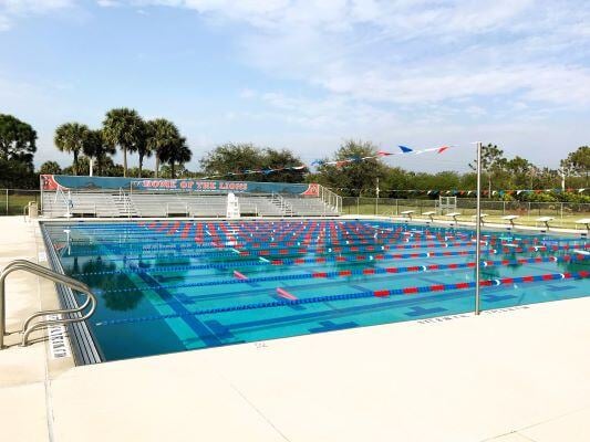 aifs-schüleraustausch-usa-private-kings-academy-pool-1