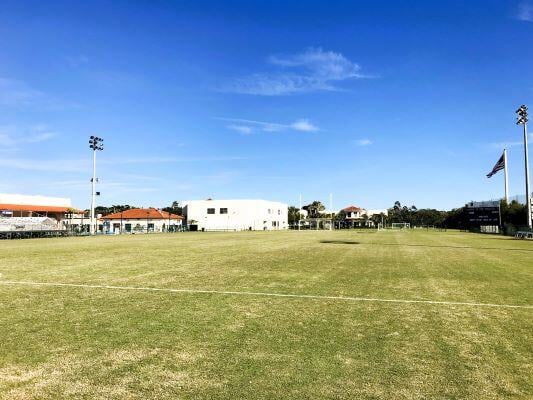 aifs-schüleraustausch-usa-st.edwards-school-vero-beach-sportplatz