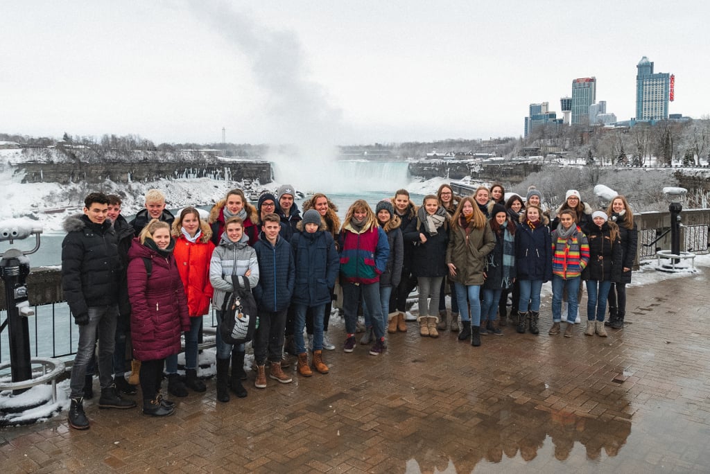 aifs-schueleraustausch-in-kanada-ontario-personen-niagara-faelle-quadratisch-1024x1024