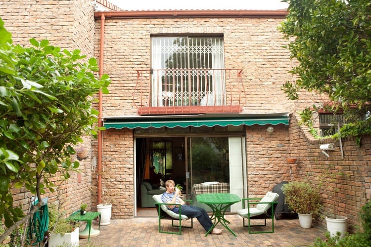 aifs-sprachreise-suedafrika-gastfamilie-partnerfotos-terrasse