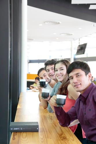 aifs-studieren-im-ausland-japan-ygu-personen-kaffee