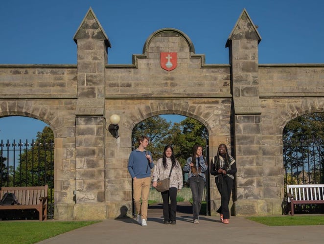Studierende während des Auslandssemesters in Schottland