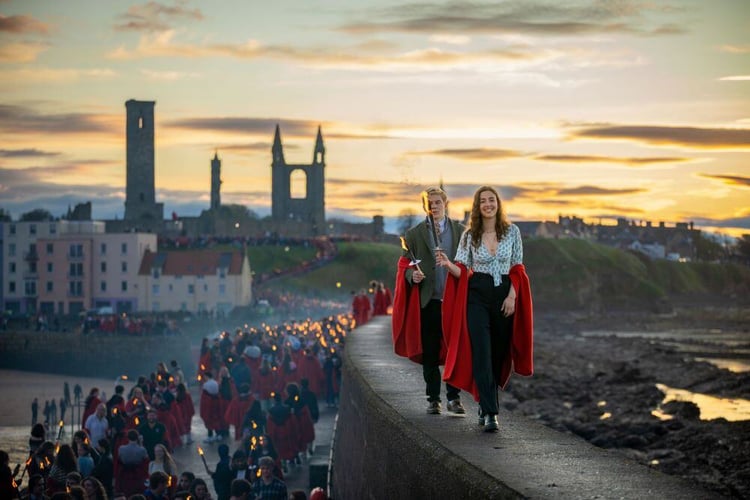 Traditioneller Falkellauf an der University of St Andrews in Schottland