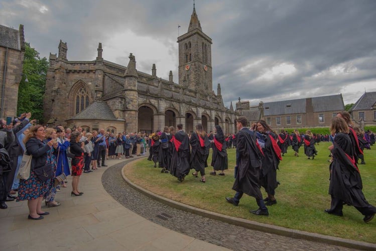 Abschlussfeier an der Elite University of St Andrews in Schottland