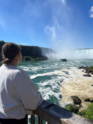 aifs-work-and-travel-kanada-ugc-xeniat-@xeniastraveldiary-niagarafaelle