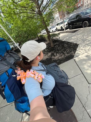 aifs-work-and-travel-kanada-ugc-xeniat-@xeniastraveldiary-person-rucksack